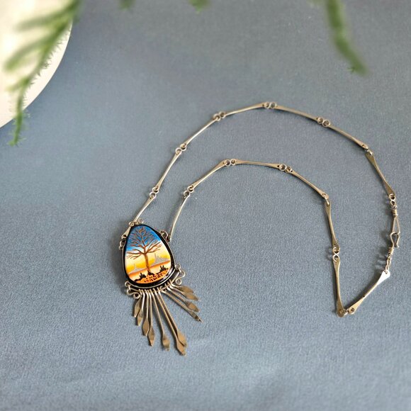 Vintage Southwestern Hand painted Lacquered Tree of Life dangling pendant. - Picture 3 of 4